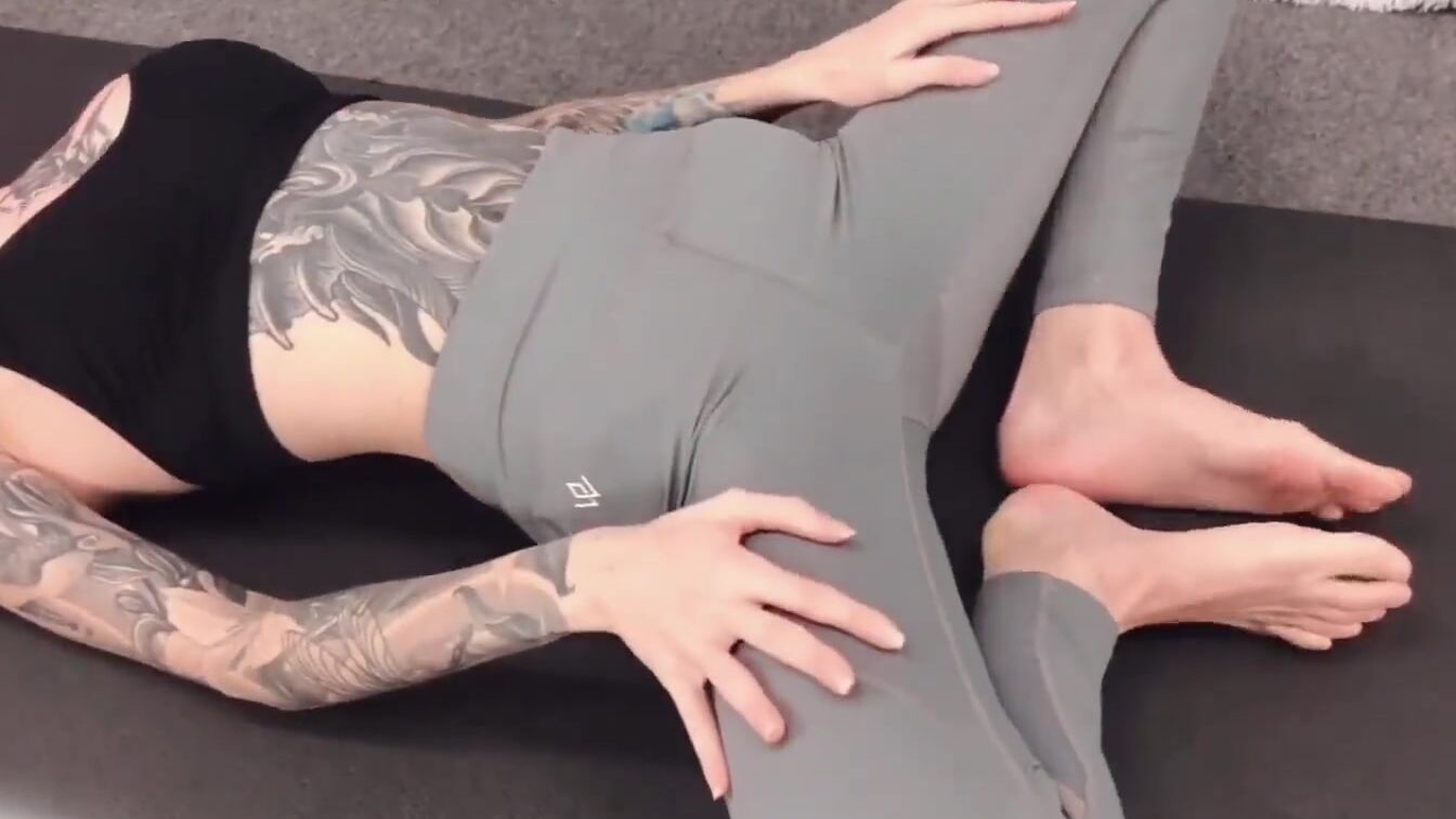 Amazing Butt into Pants inside Yoga Class - Soft Erotica