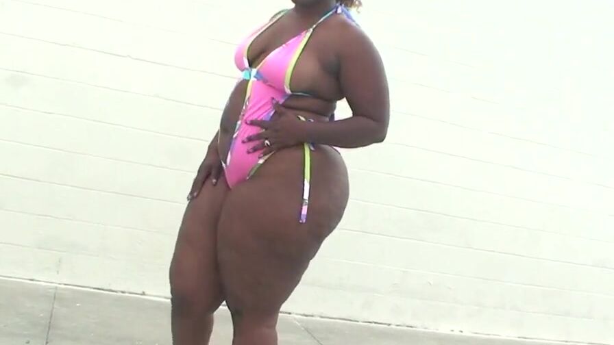 Offer me that huge EBONY BUTT outdoors by the pool