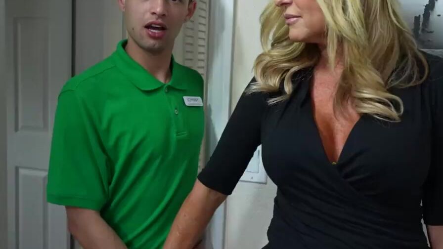 My Hotwife Offer The Grocery Clerk More Than Just a Tip - Jodi West -
