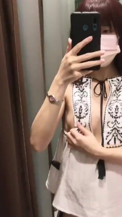 Babe Young Instagram Oriental Bimbo Having Fun Into Changing Room