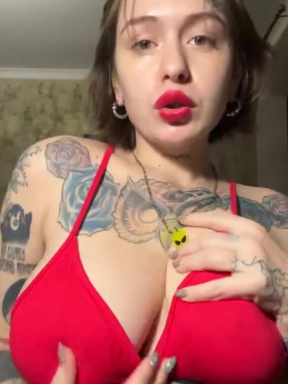 Red lips sluts smokes weed and masturabate