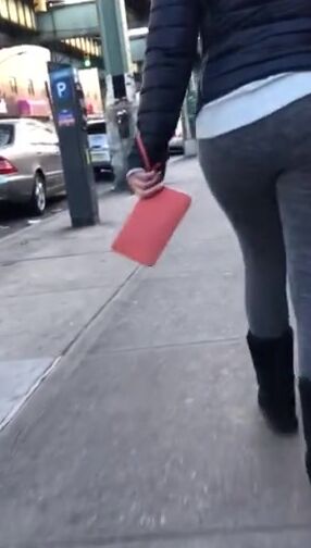 Vpl jiggly ass cougar