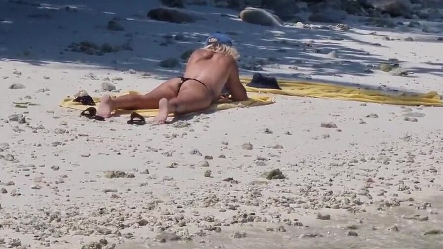 Voyeurs – Nude women on beach touches twat