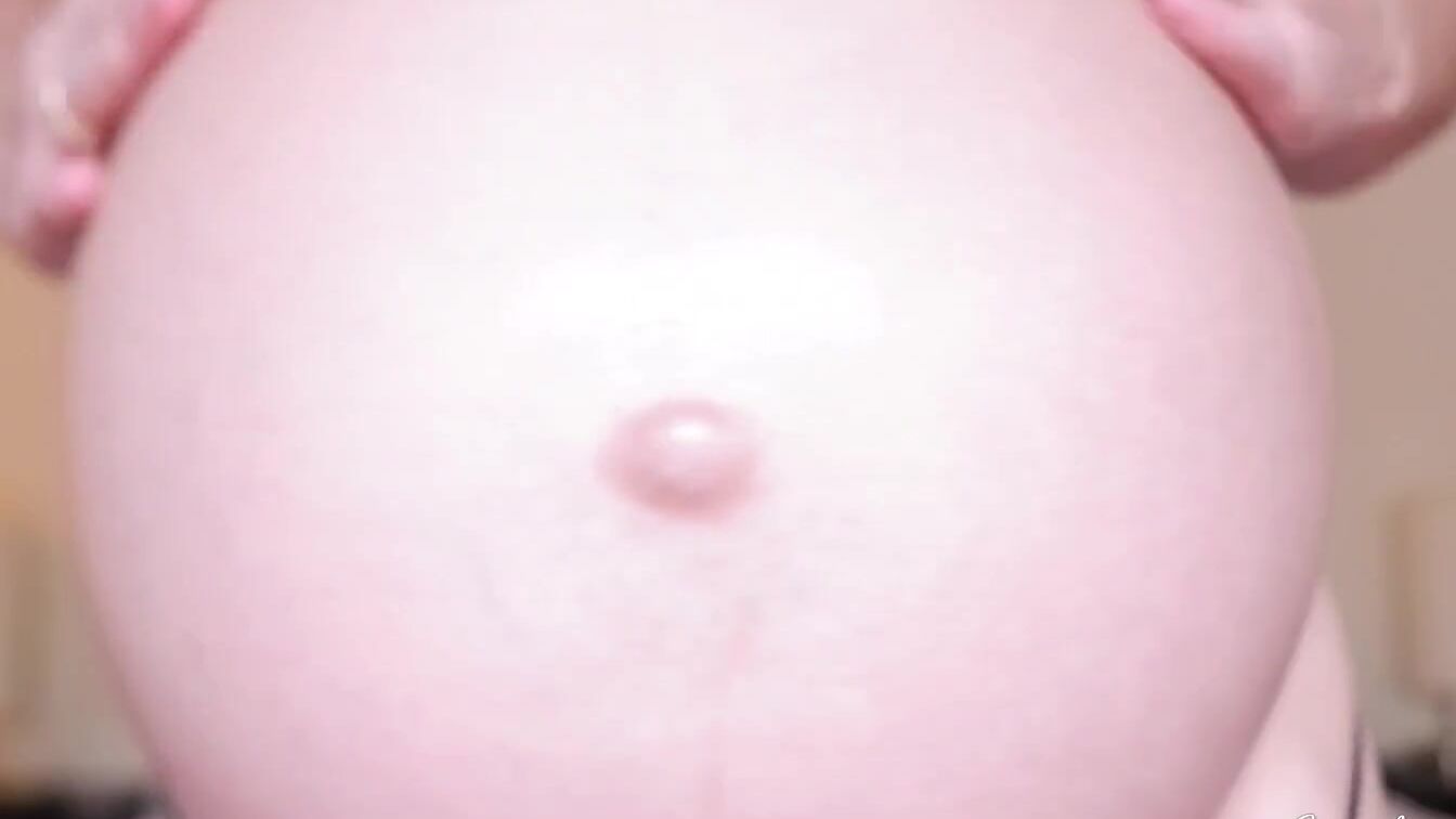 39 Weeks Pregnant Baby Oiled Up Titties and Belly and Kinky Talk. Belly Bdsm