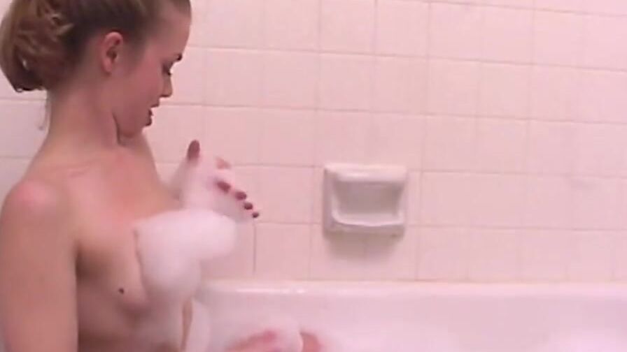 Little April Bathtub rubbing and Fingers snatch