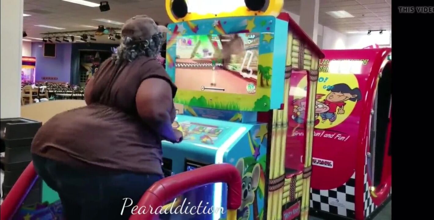 Huge African Butt At The Arcade