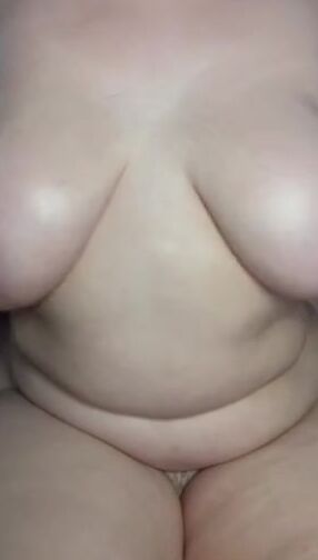 chubby bimbos oils up her titted and plays with them