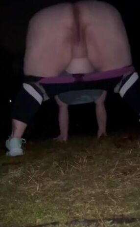 Pee outdoors bent over, I dripping me leggings, sloppy women