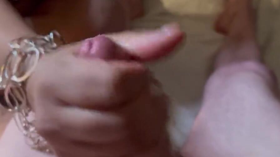 eastern hand job toes and creampie on hand