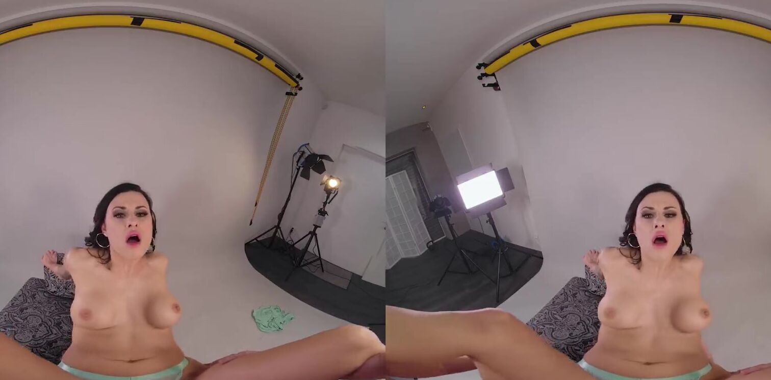 Big Titted Hot Billie Performer Banging With Photographer VR Porn