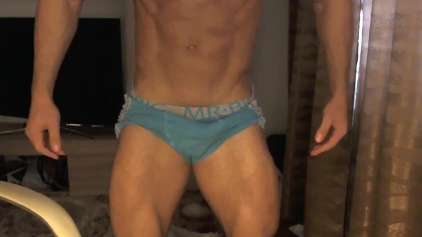 muscle stud with crazy sexy body make sexy strip dance