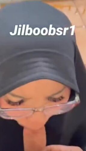 Jilbab indo oral sex