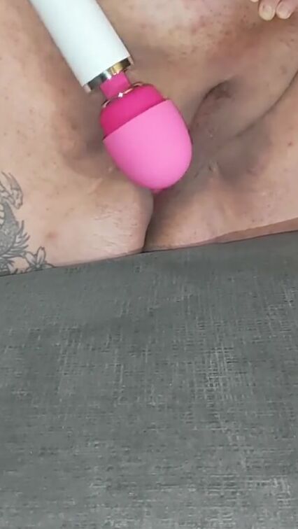 SSBBW GOOD FAT CUNT AND BELLY..TEASES FAT VAGINA WITH WAND