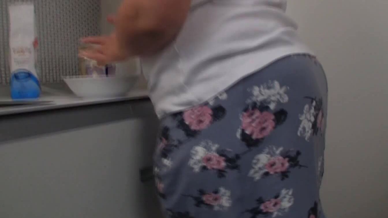 Huge belly plumper ride dick on the kitchen