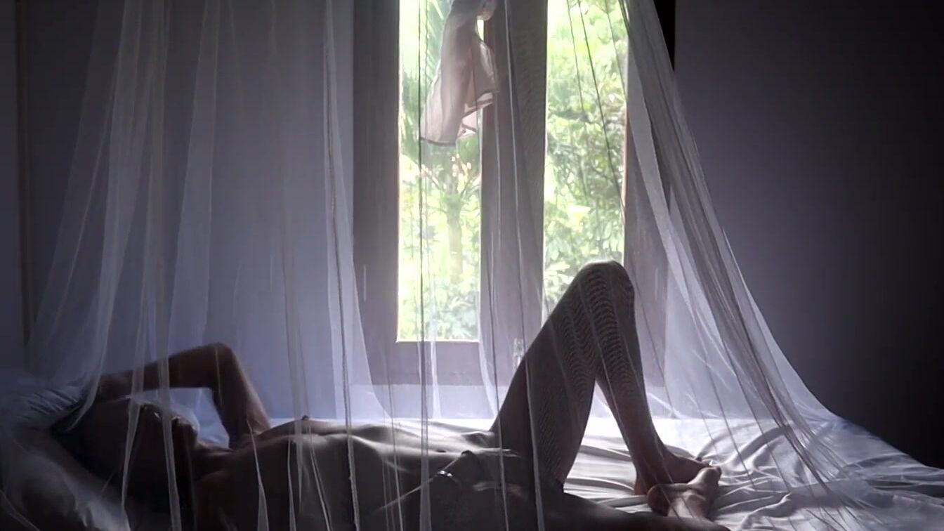 Into a mosquito net! Beatiful and passionate sex tape