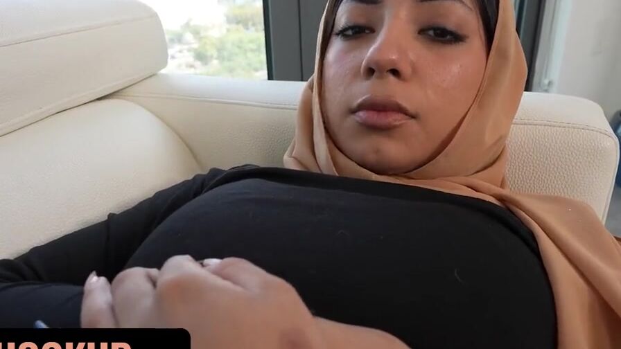 Hijab Hookup - Muslim Bae Doing Fasting Eats Gigantic Juicy