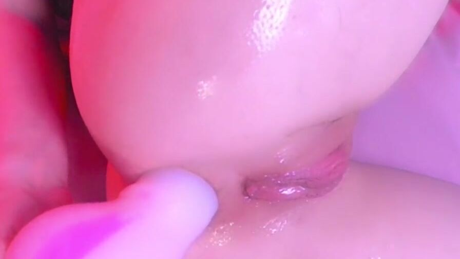 anal bimbo play with big sex toys on butthole