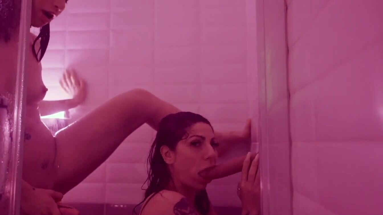 mom AND STEP DAUGHTER HAVING SEX INTO THE SHOWER INSIDE FRONT OF ME