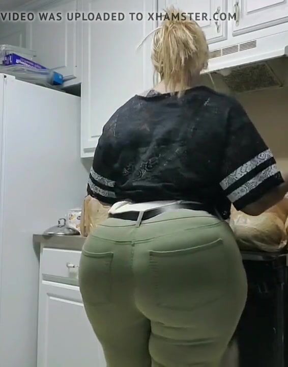 My bbw thick butt aunt putting up groceries