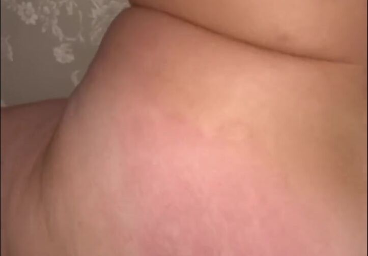 Thick PAWG squirting while taking bbcs