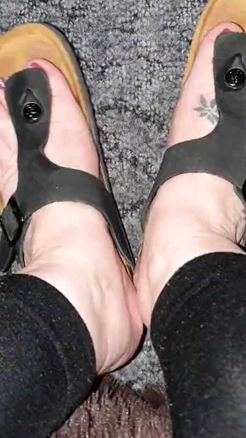 ebony birkenstock on fanny's toes