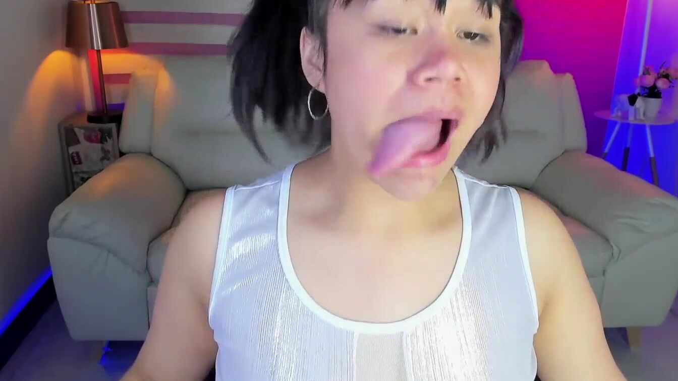 Lila Jordan does kinky faces