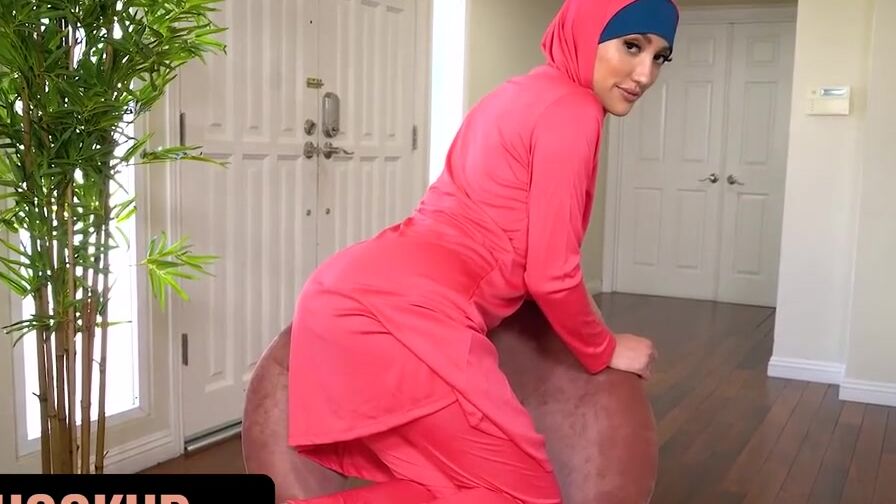 Hijab Hookup - Hot Muslim Hot Offers Her Vagina To