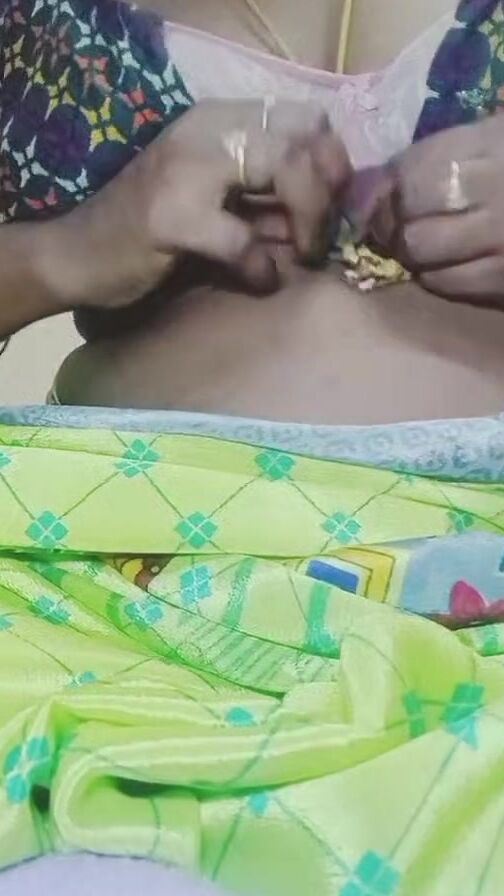 aunty masterbatinga anal audio tamil