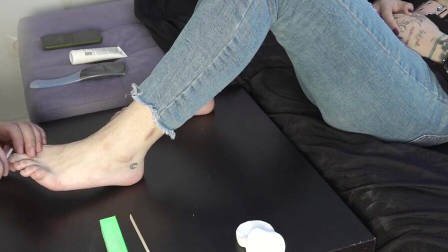 Sub give the sluts a pedicure and feet rubs