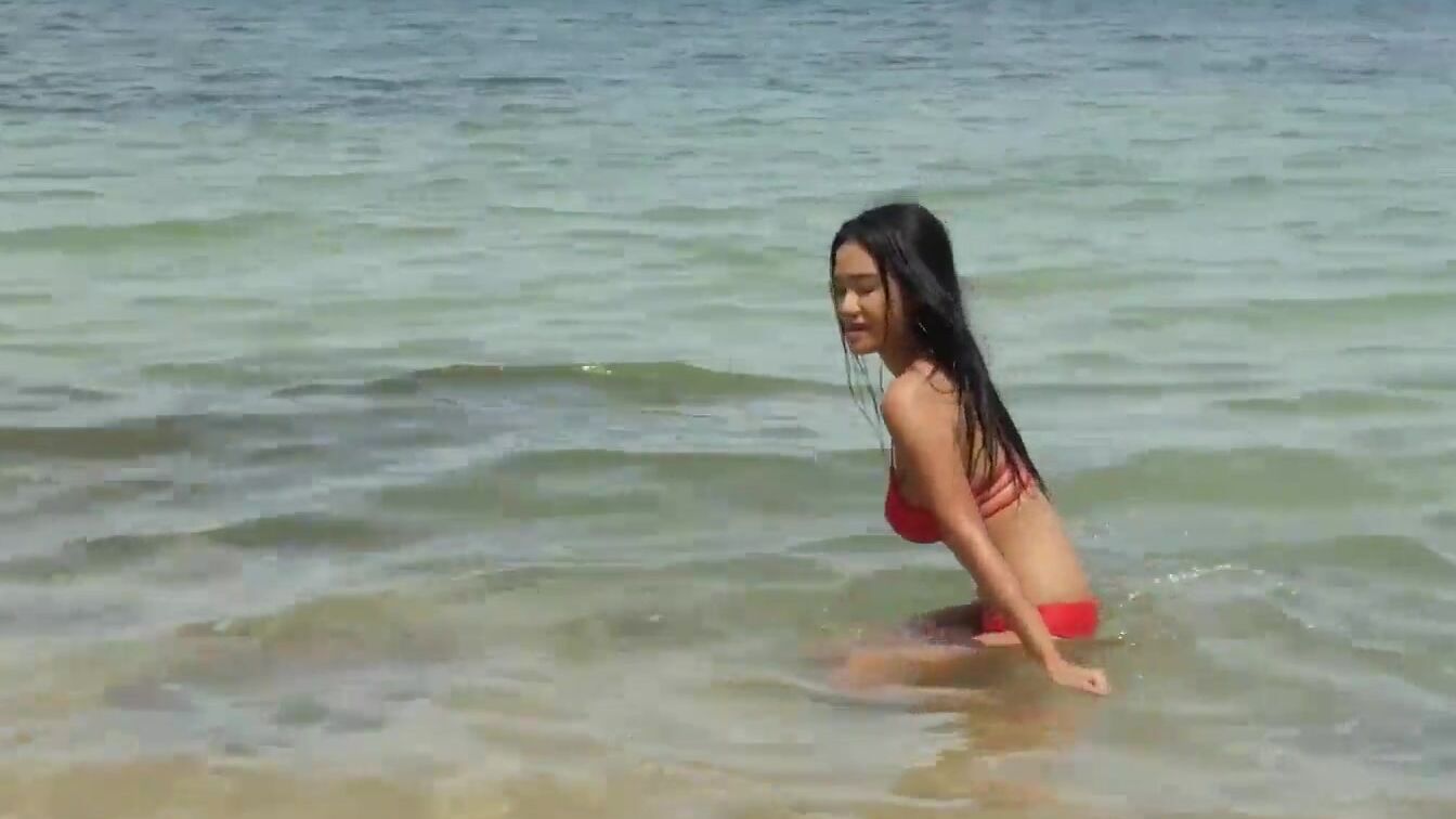 All natural eastern Kahlisa showing her huge boobies and bushy snatch on the beach