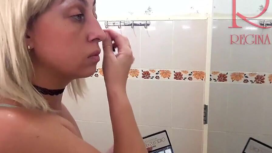 Housewife does makeup inside the restroom. The stranger fucks the