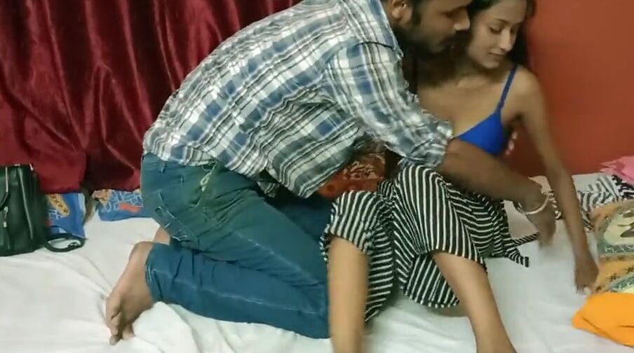 Punjab Beauty 19 year old full sex with cousin at rainy day!