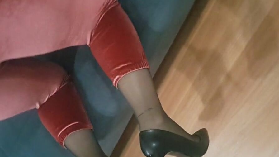 Gigantic booty turkish chick pantyhose heels foot