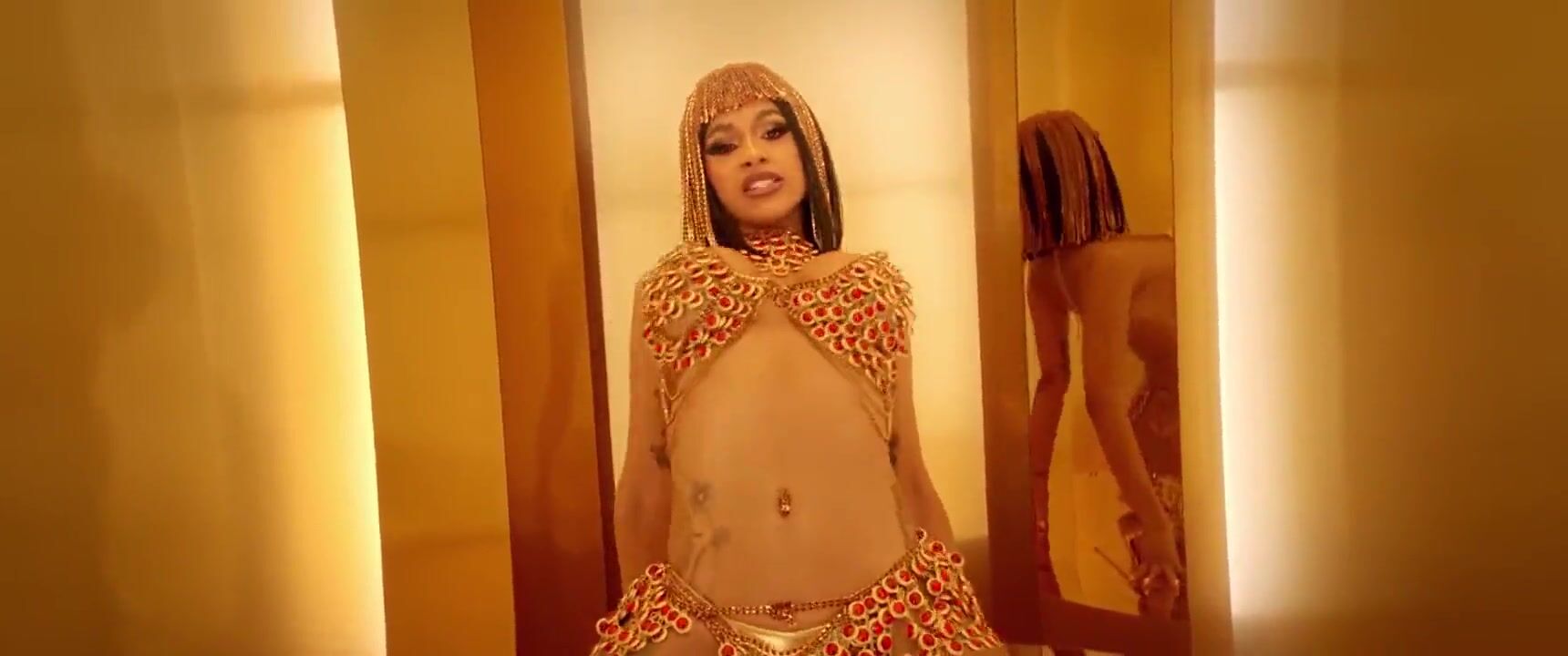 Cardi B – Cash, Explicit Remix PMV