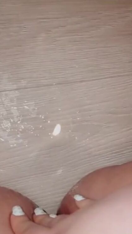 Cant Stop Squirting So Messy - Mia